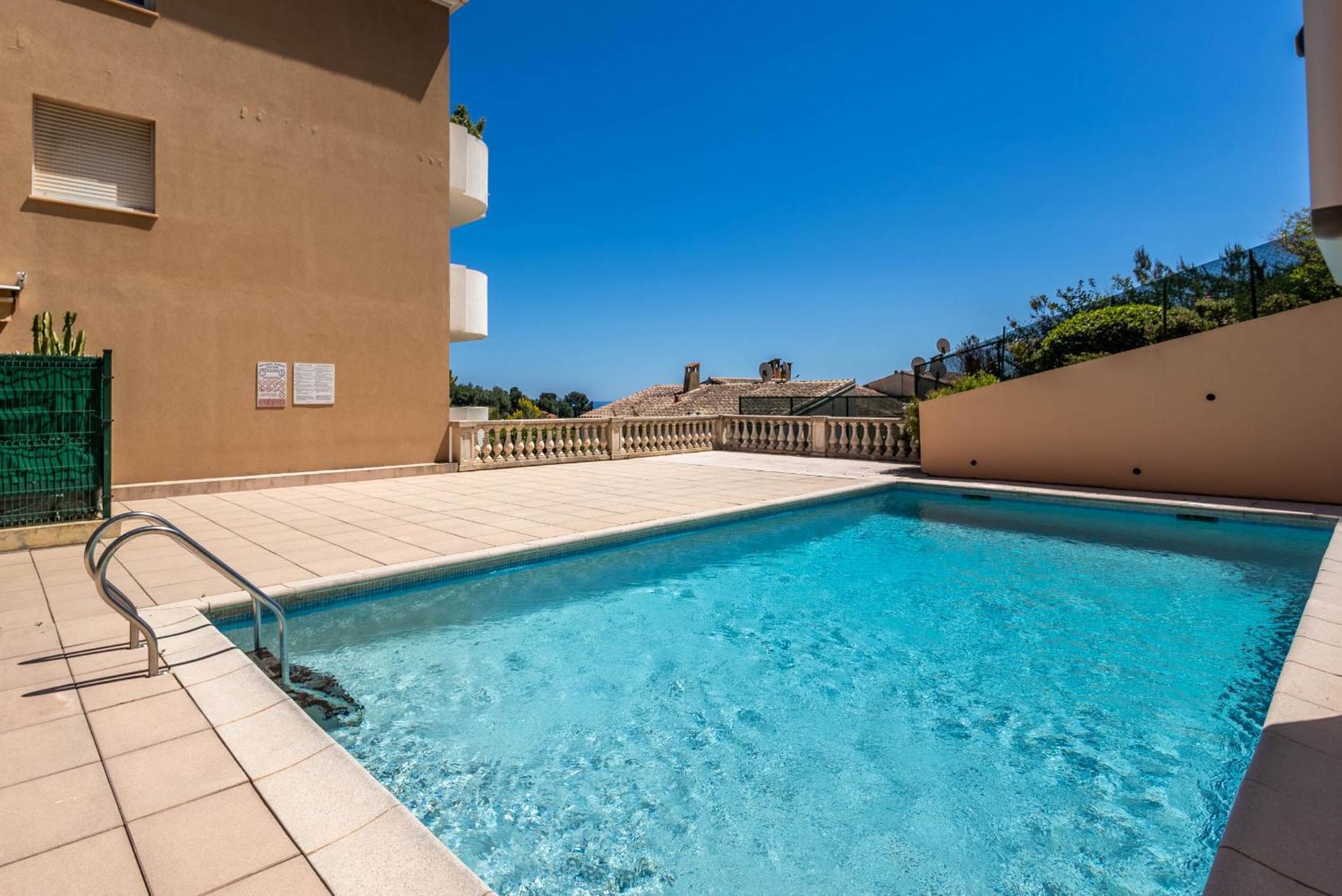 Mon Appart Avec Terrasse Et Piscine Рокебрюн — Кап-Мартен Экстерьер фото